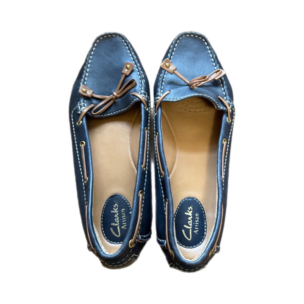 Clarks Boat Shoes Womens 10M Navy Blue Leather Artisan Loafers Excellent Bow - Picture 7 of 9